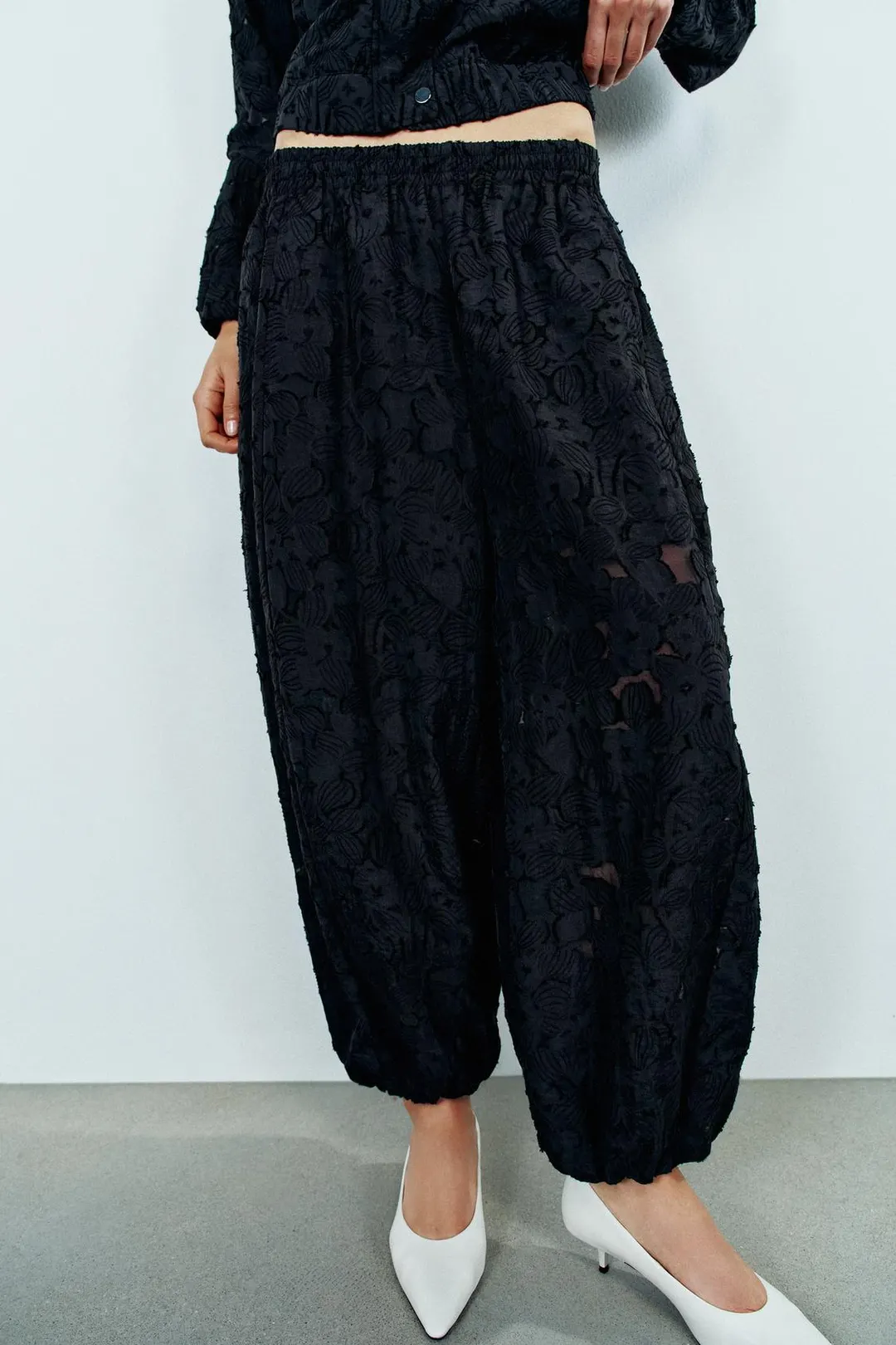 Шаровары из ткани деворе, Zara