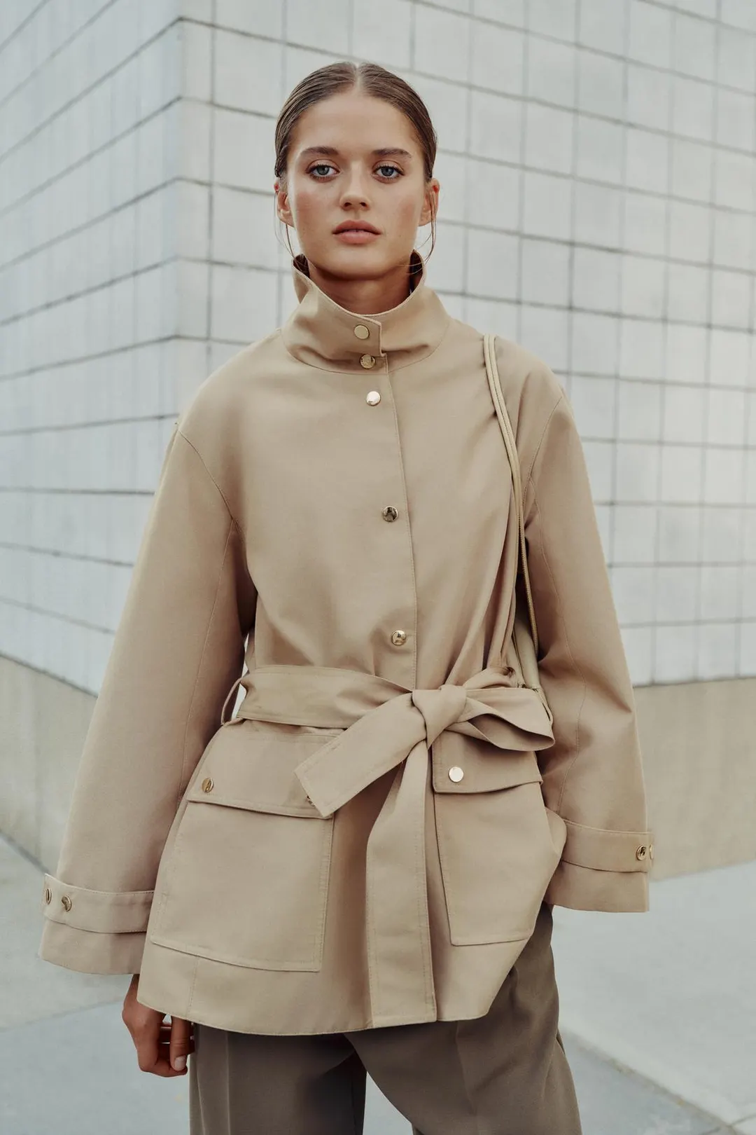 Тренч с высоким воротником и поясом, Zara