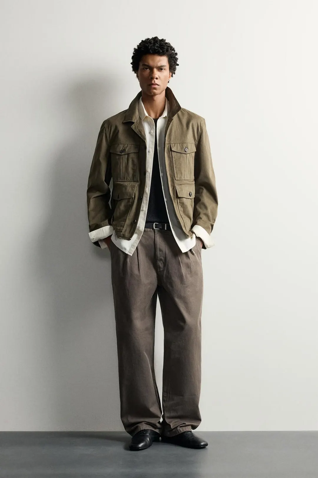 Брюки свободного кроя со складками и эффектом стирки, Zara