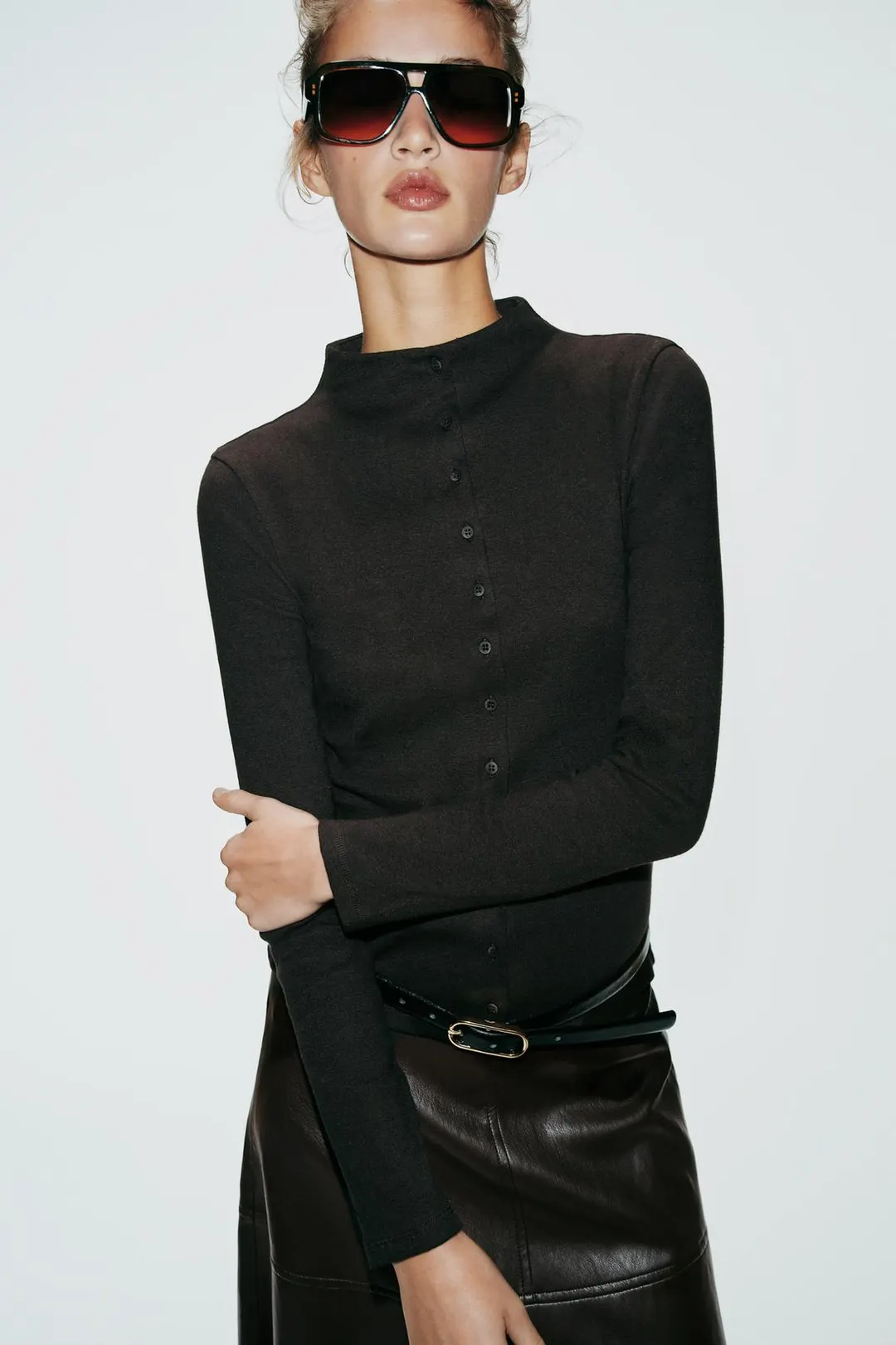 Футболка с высоким воротником и пуговицами, Zara