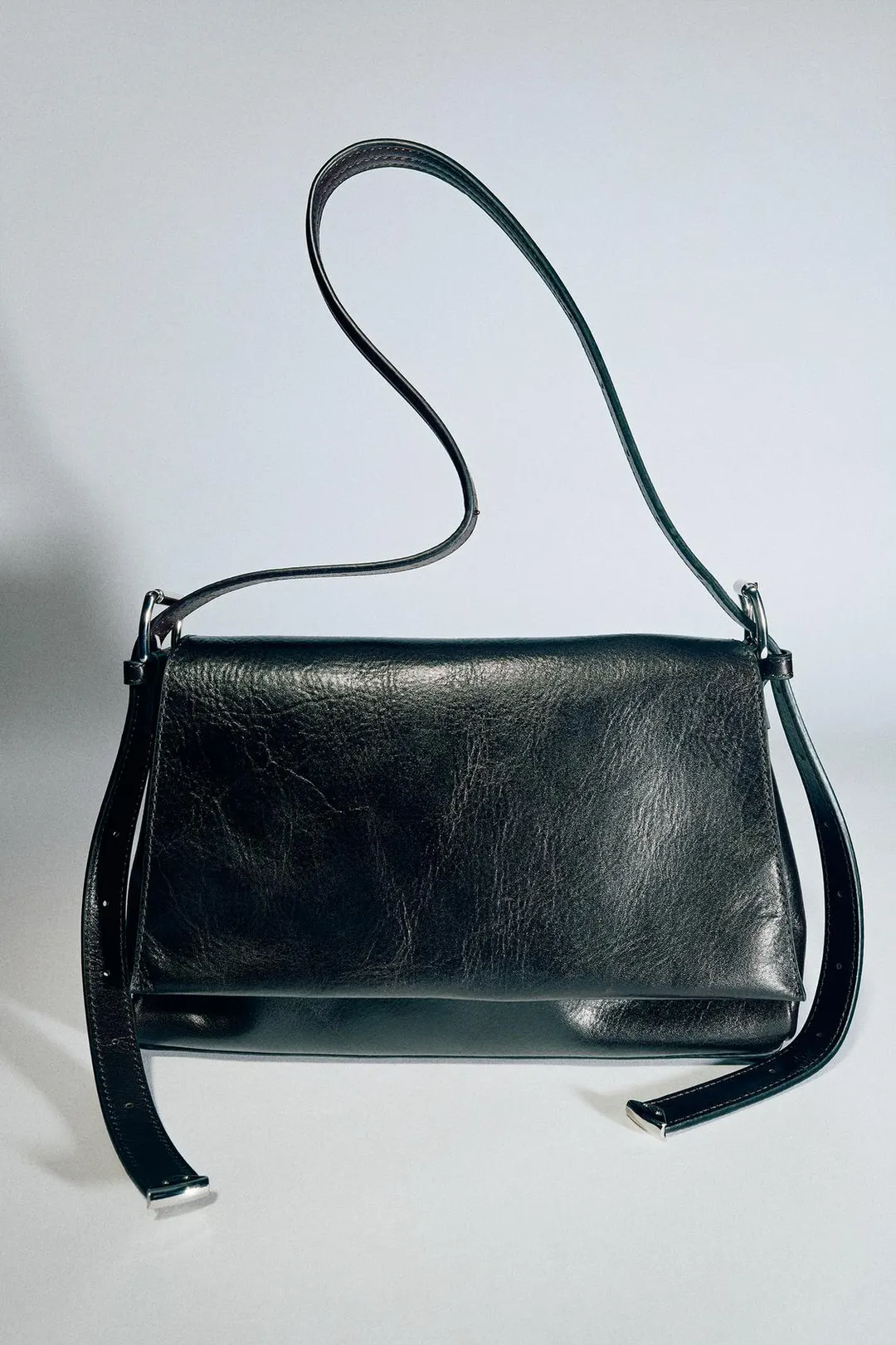 Сумка с клапаном из кожи, Zara