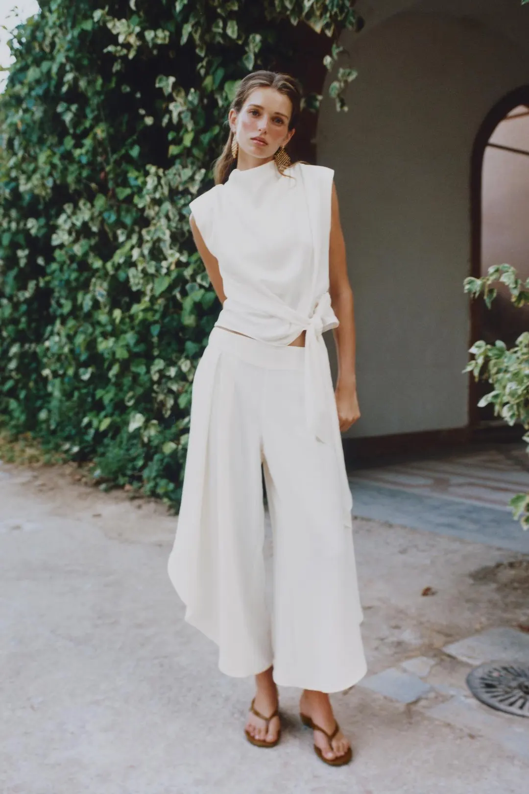Топ атласный с подплечниками и узлом, Zara
