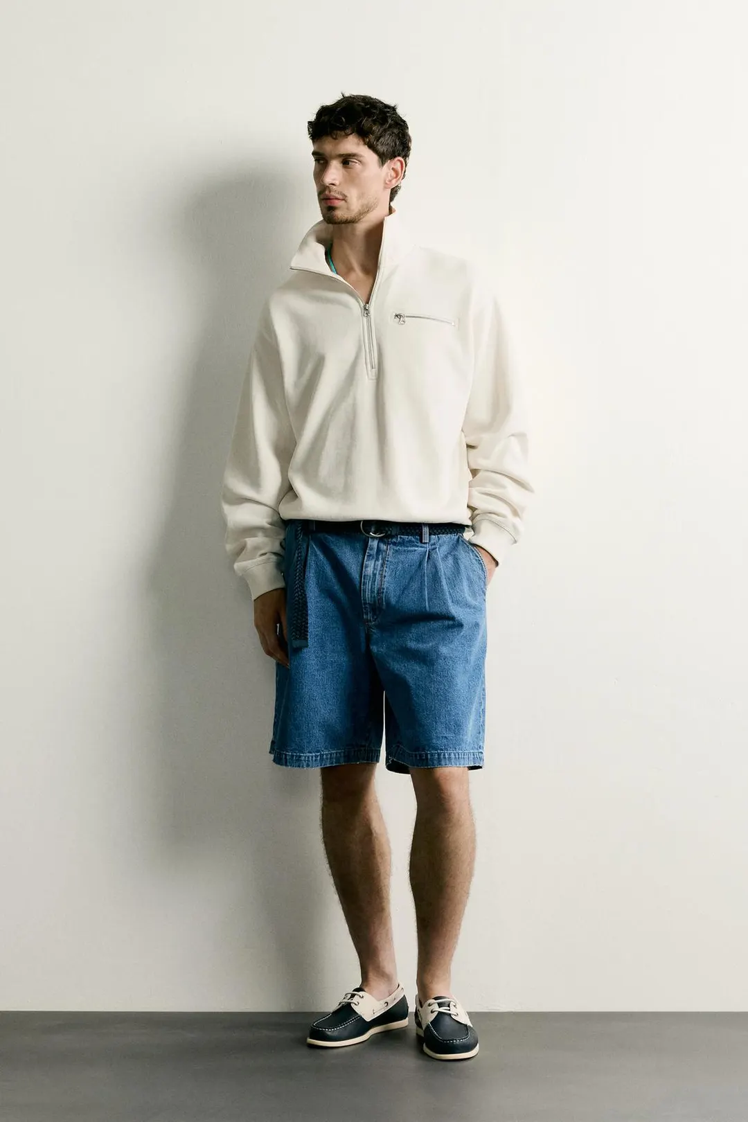 Контрастный свитшот с воротником на молнии, Zara