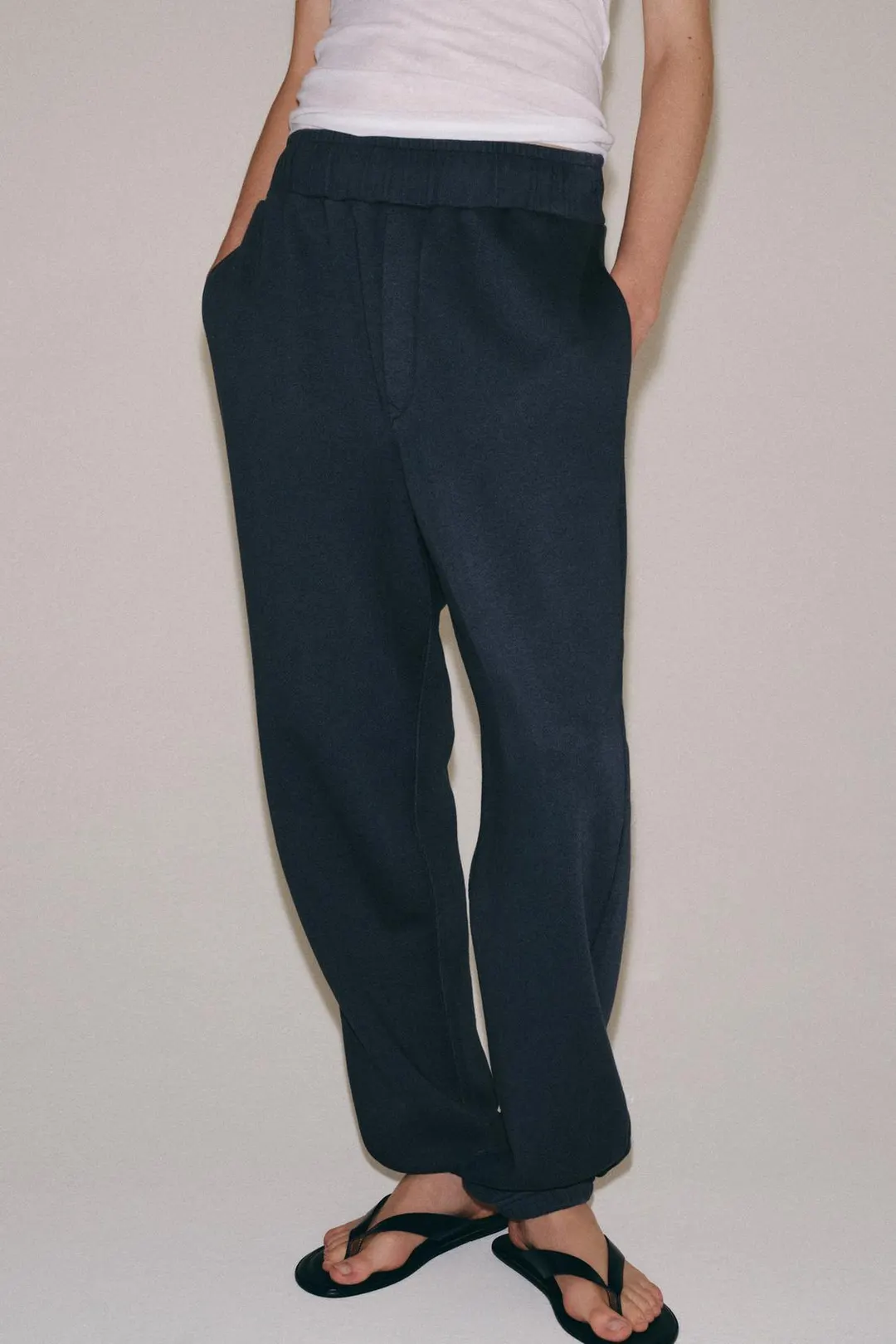 Брюки с эффектом стирки, Zara