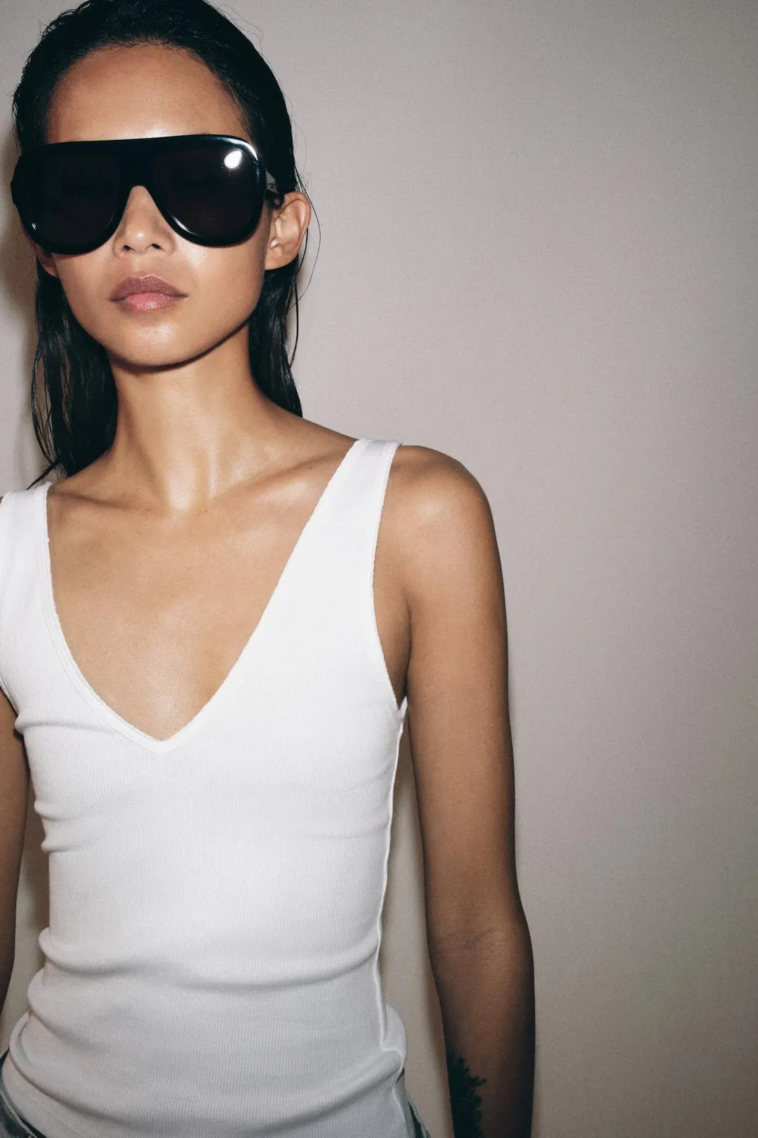 Топ в рубчик с V-образным вырезом, Zara