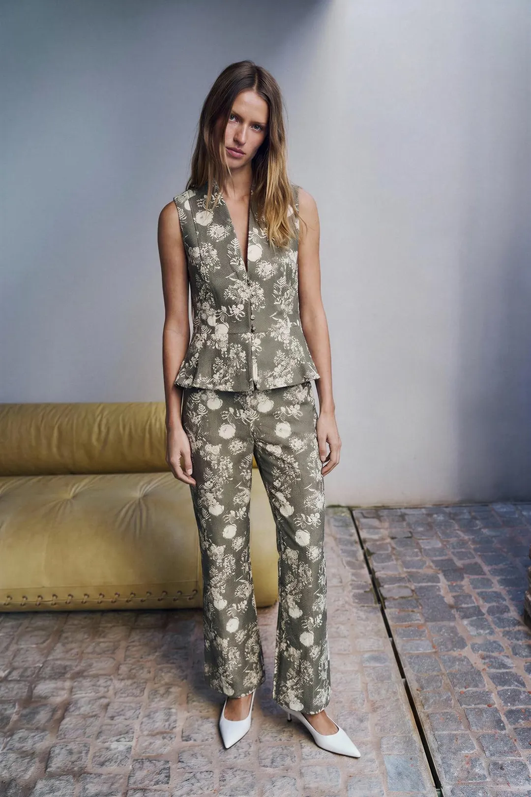 Брюки жаккардовые расклешенные, Zara
