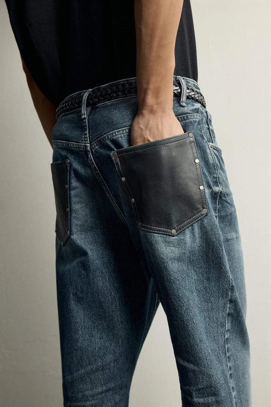 Джинсы клеш с контрастными карманами, Zara