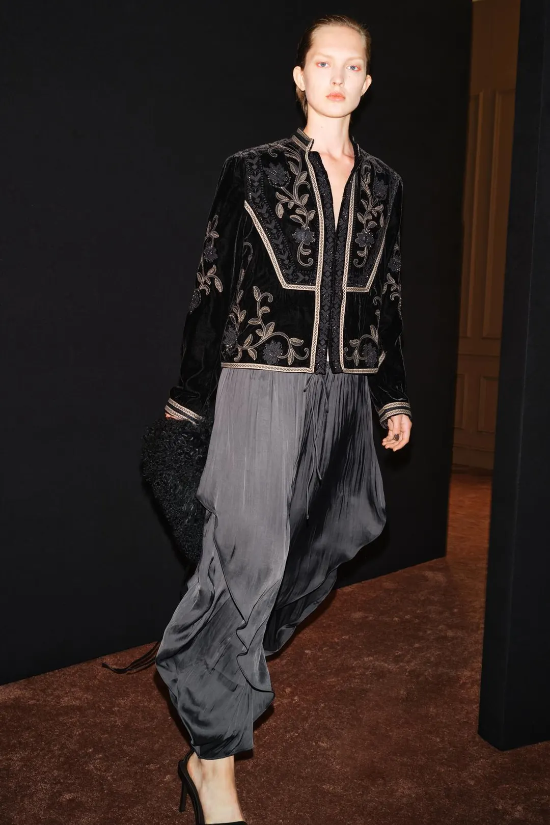 Жакет из бархата с вышивкой бисером ZW Collection, Zara