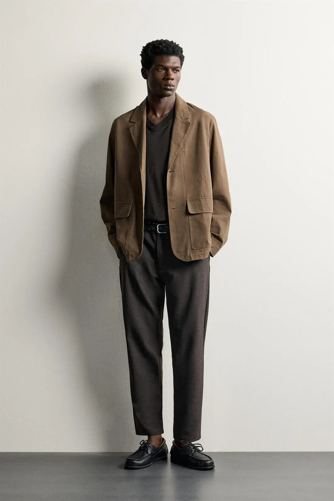 Фактурные чиносы комфортного кроя, Zara