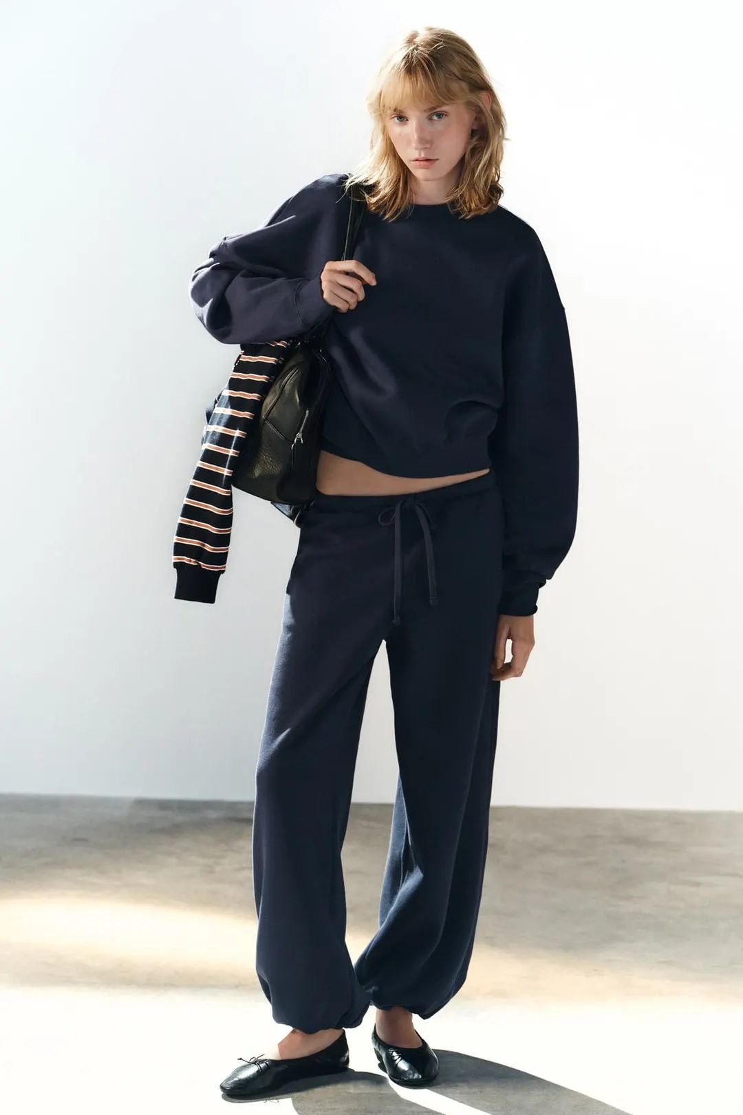 Базовые прямые плюшевые брюки с регулируемым низом, Zara