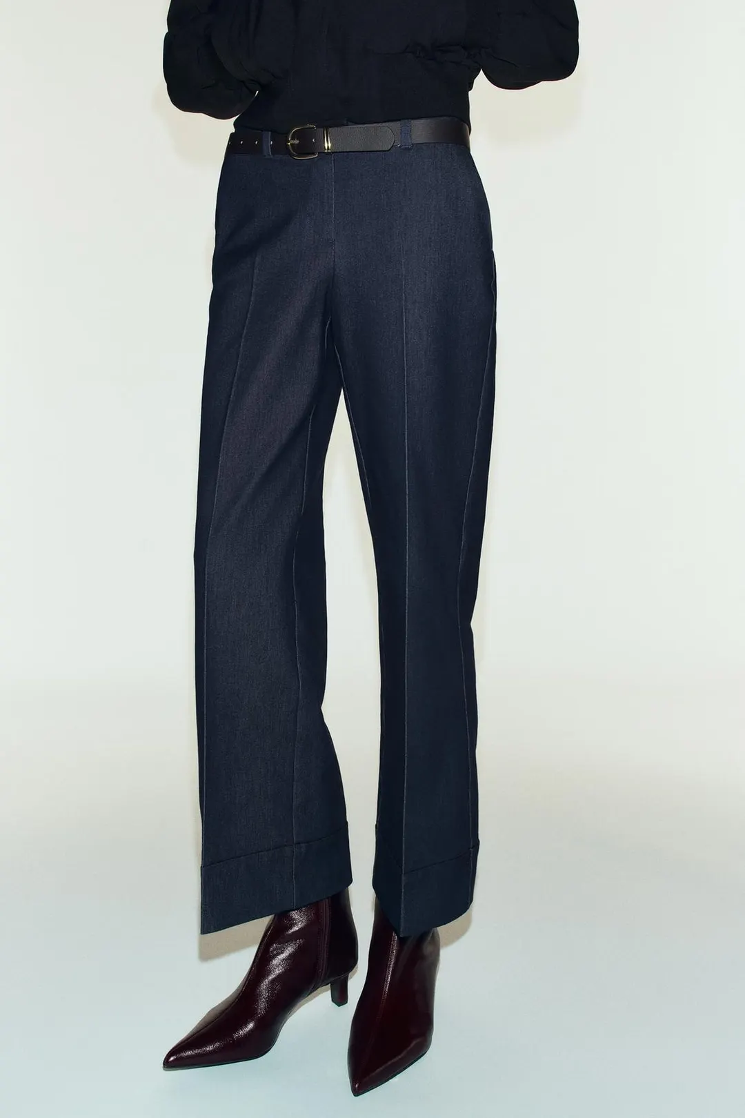 Брюки с поясом и отворотами, Zara