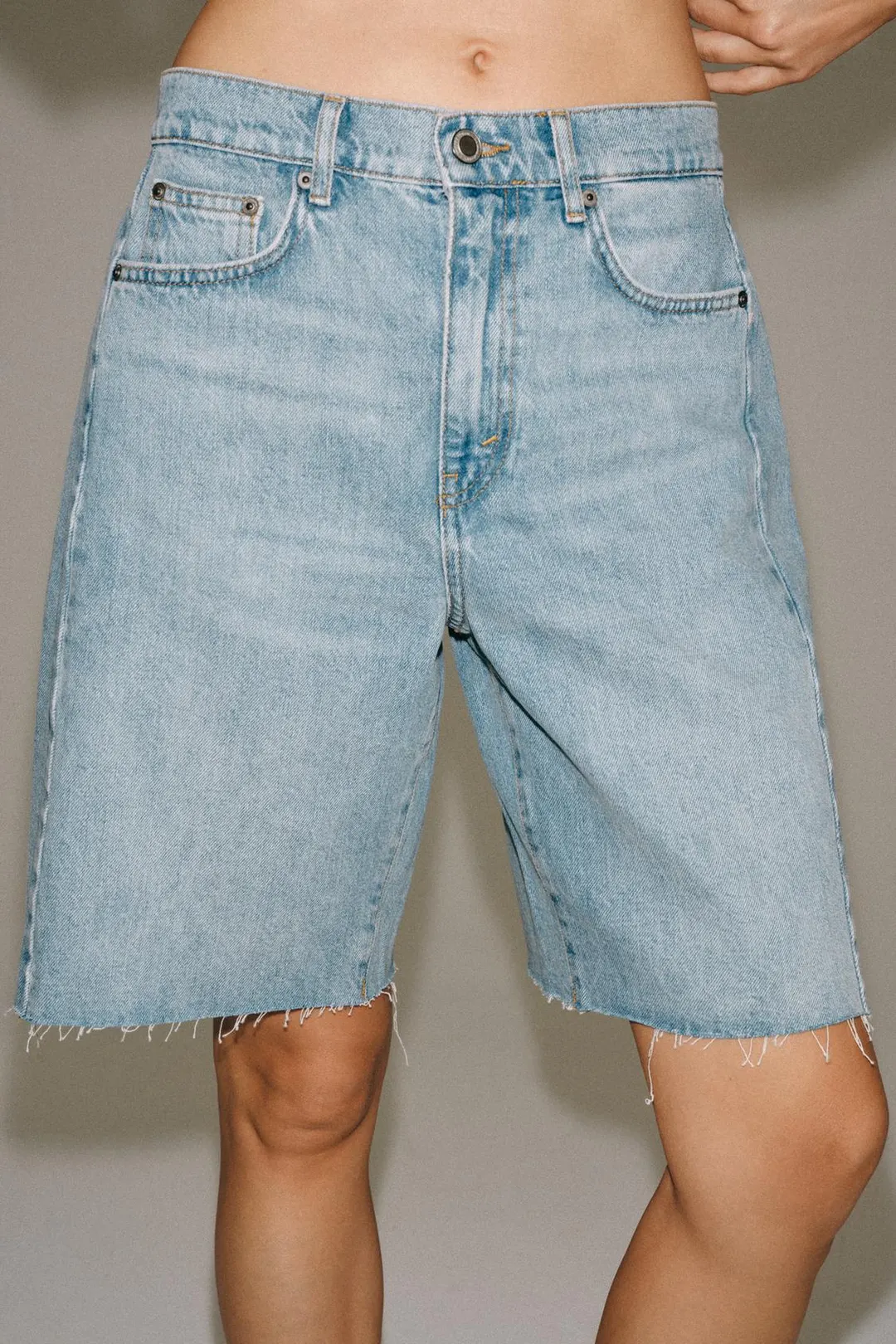Джинсовые бермуды ZW Collection свободного кроя со средней посадкой, Zara
