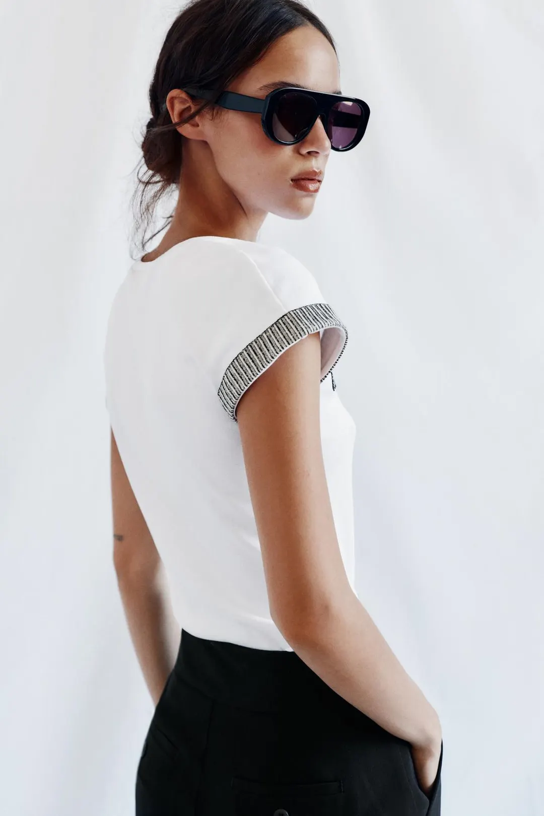 Футболка с отделкой пуговицами, Zara