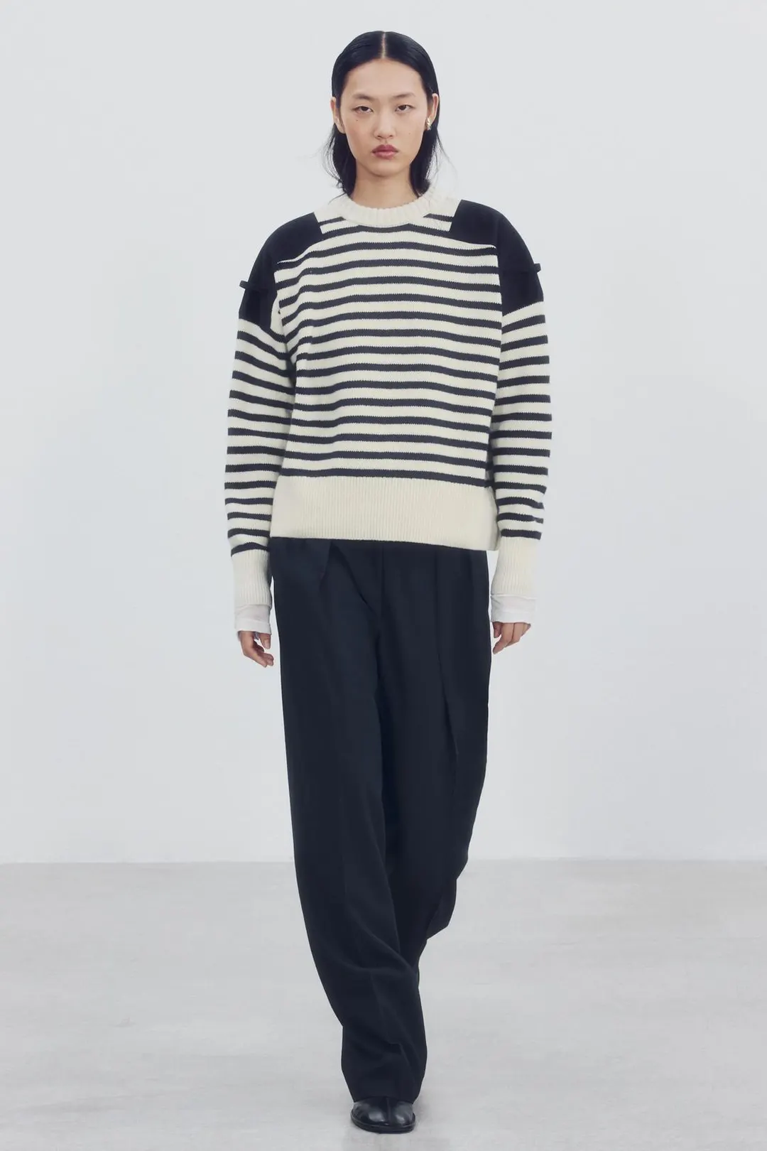 Свитер из смесовой шерсти с контрастными плечами, Zara