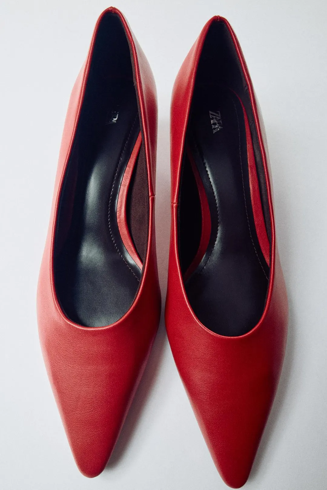Остроносые туфли на каблуке kitten heel, Zara