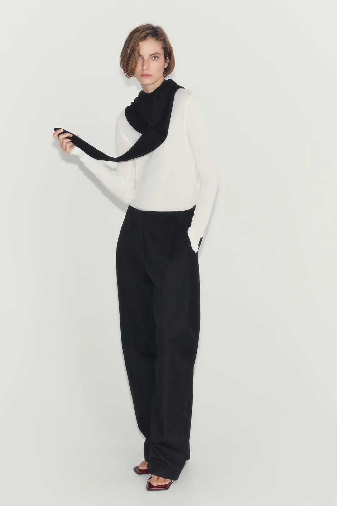 Брюки широкого кроя с вытачками ZW Collection, Zara
