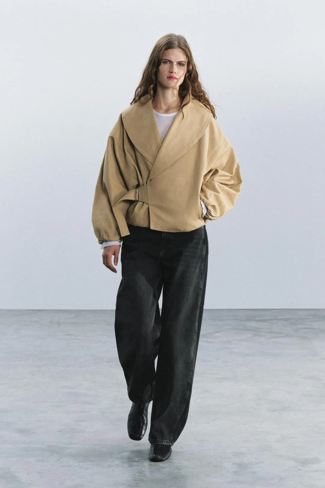 Укороченная куртка с пряжкой ZW Collection, Zara
