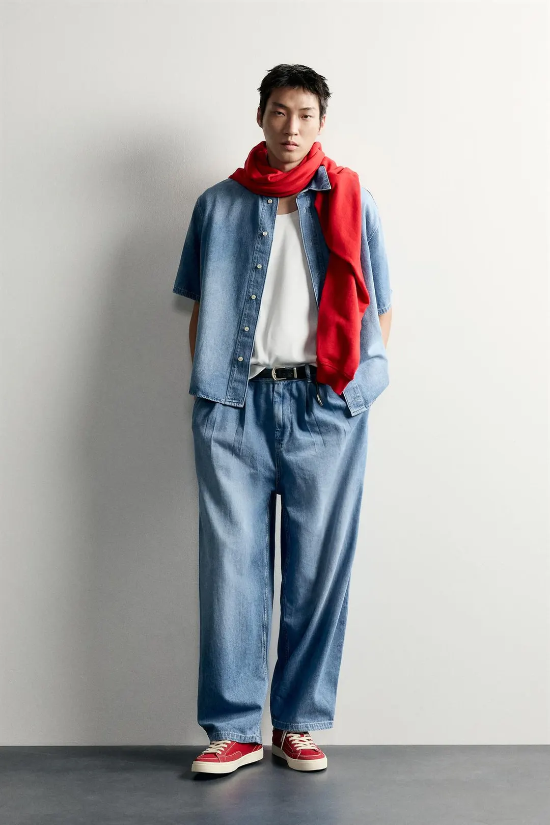 Брюки чинос джинсовые со складками, Zara