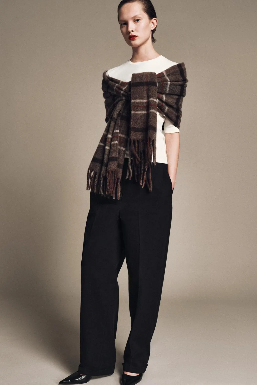 Брюки с высокой посадкой и складками ZW Collection, Zara