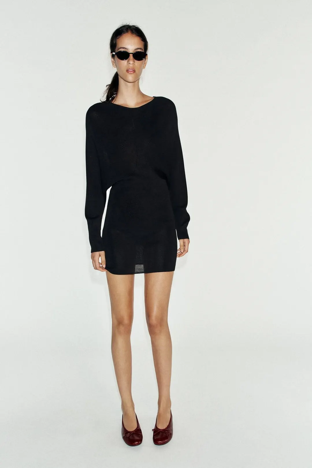 Короткое платье в рубчик с рельефными швами, Zara