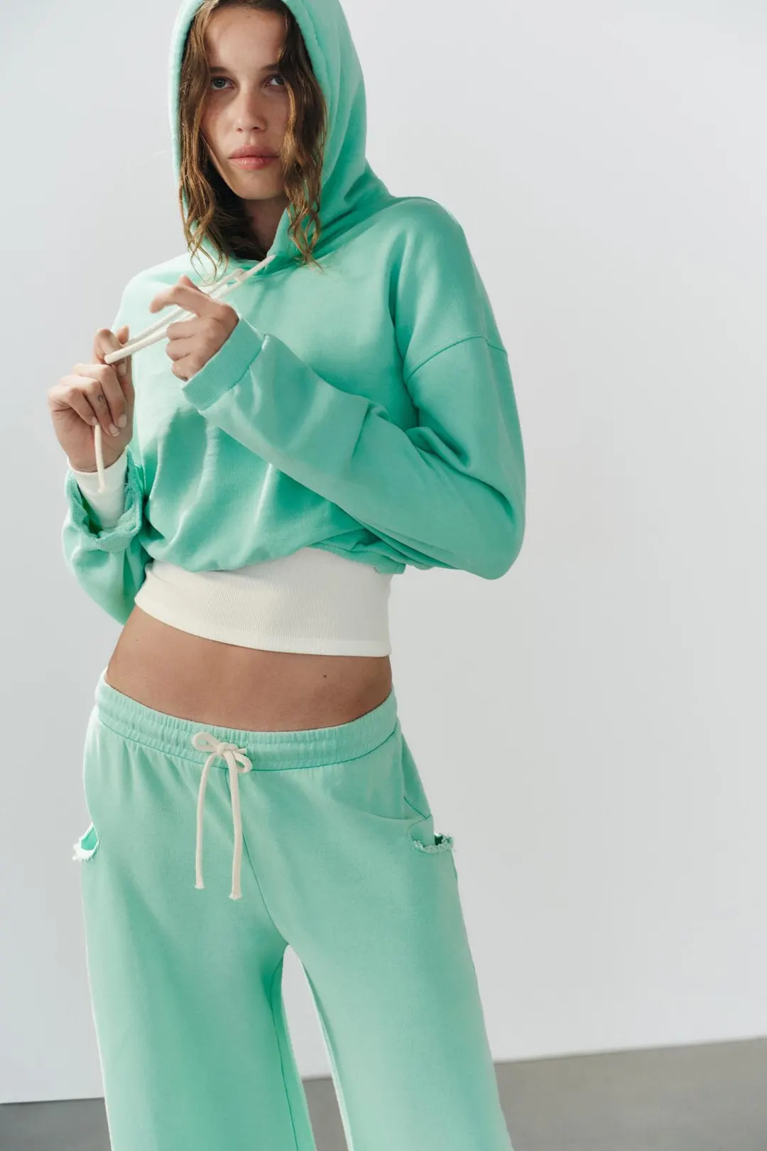 Свитшот укороченный неоновый, Zara