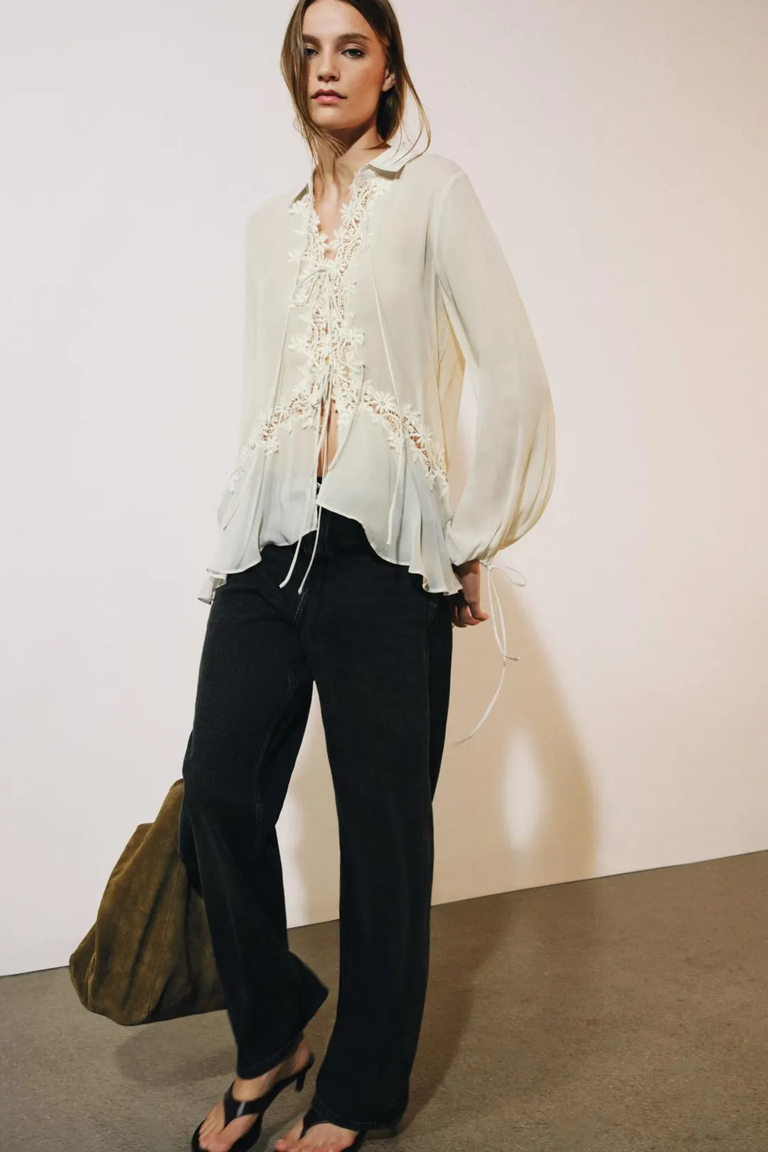 Кружевная блузка с вышивкой ZW Collection, Zara