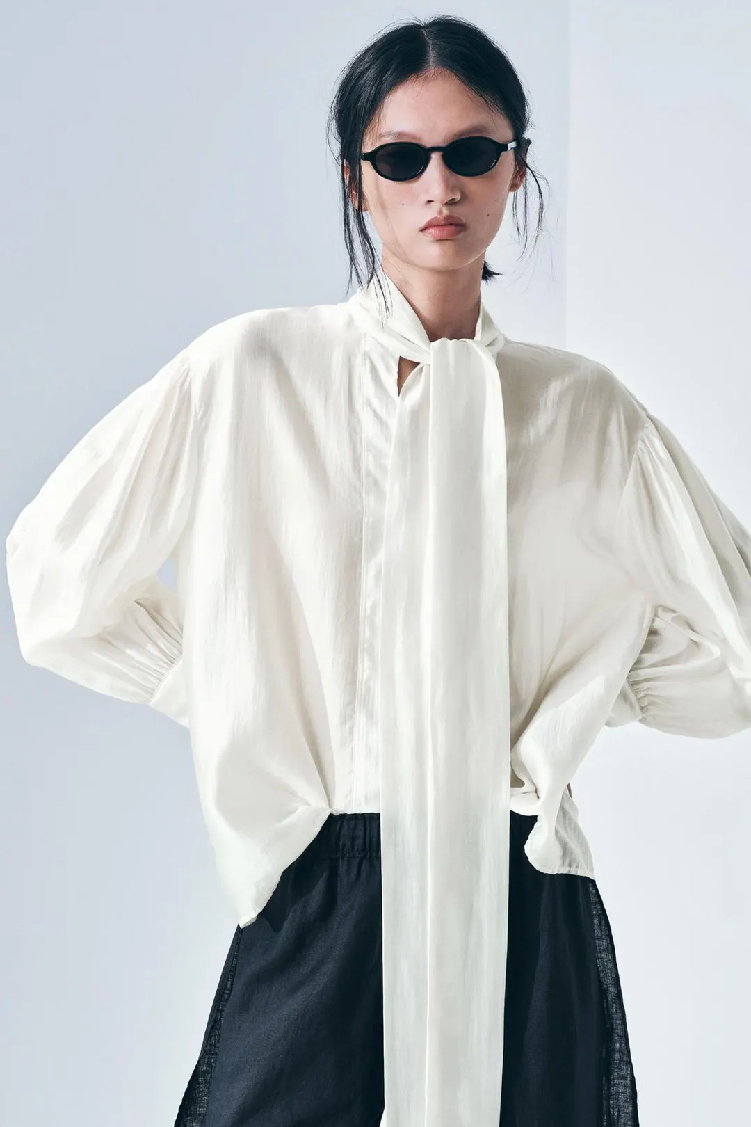 Атласная блузка с завязками ZW Collection, Zara