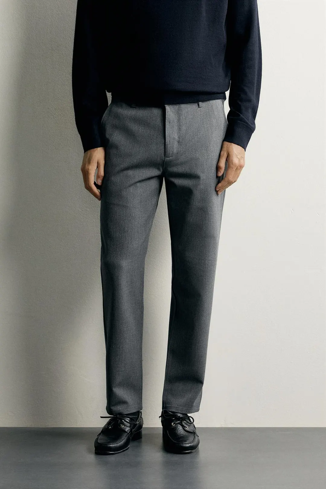 Фактурные чиносы комфортного кроя, Zara