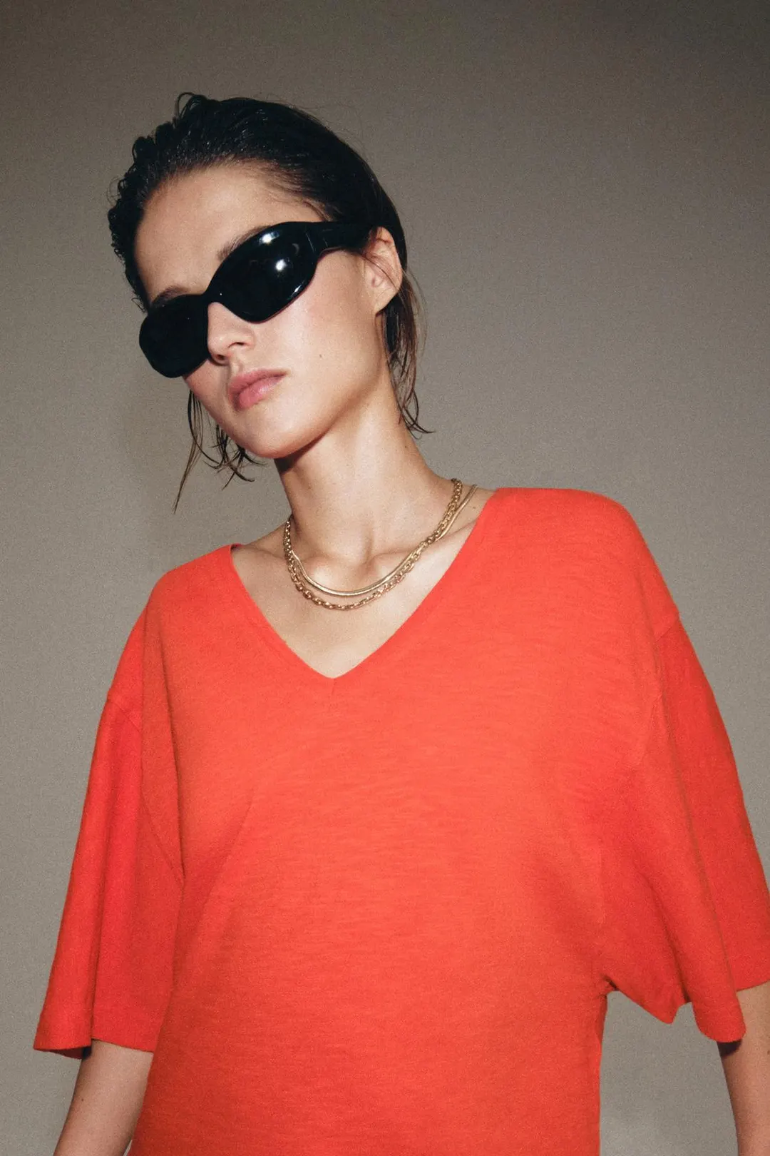 Футболка с V-образным вырезом, Zara