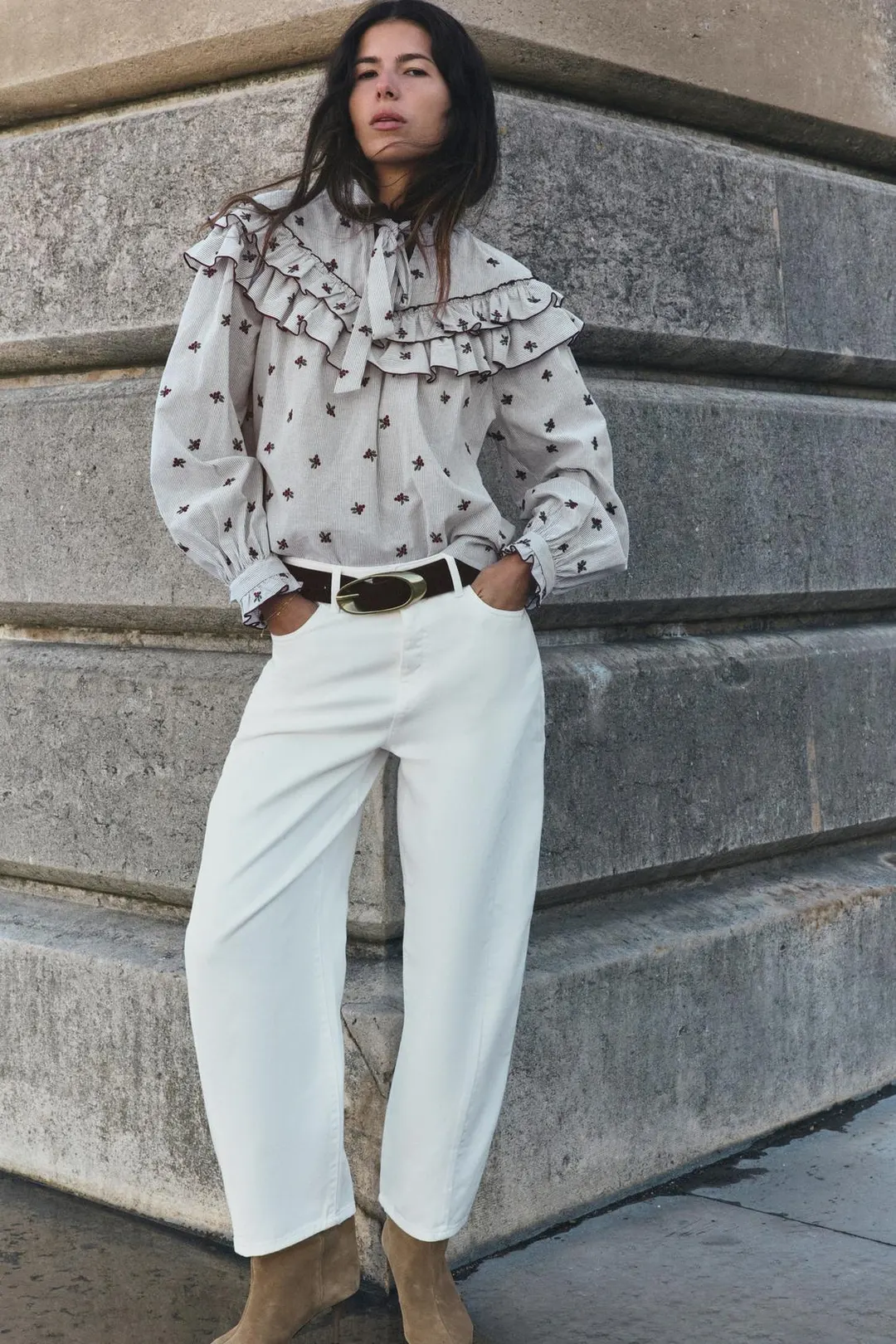 Блузка с вышивкой и оборками, Zara