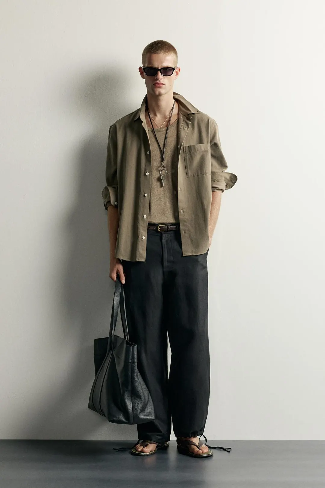 Брюки свободного кроя из смеси льна и вискозы, Zara