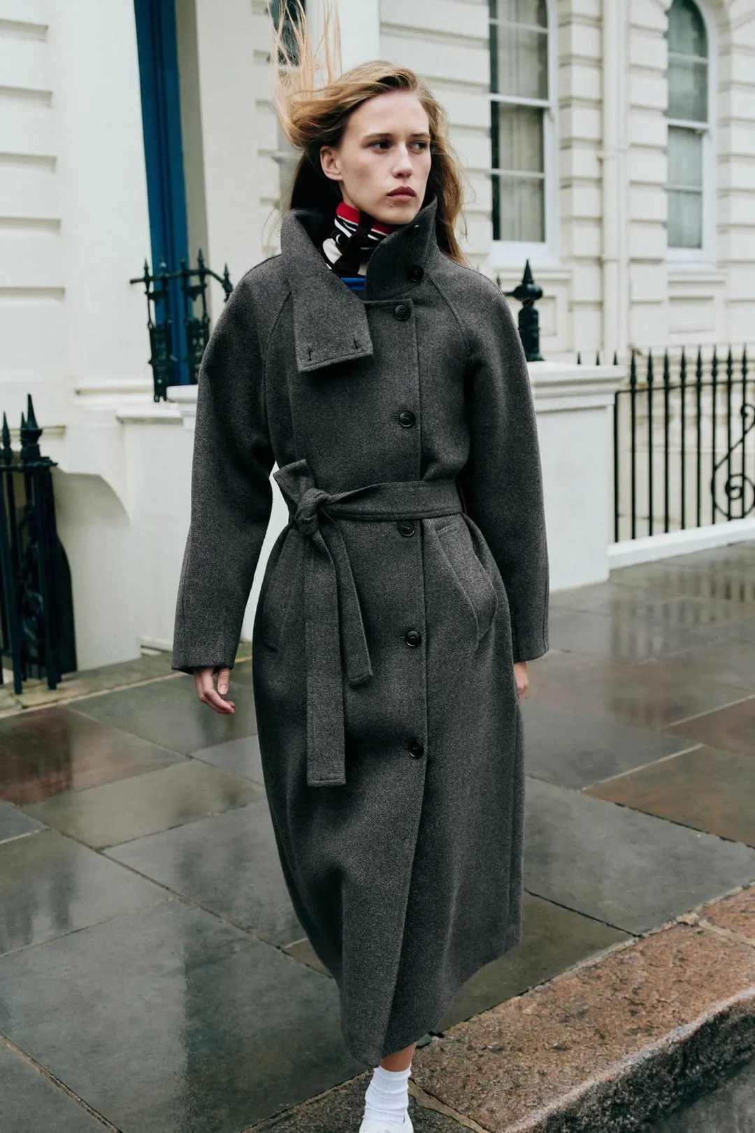 Пальто с высоким воротником и поясом, Zara