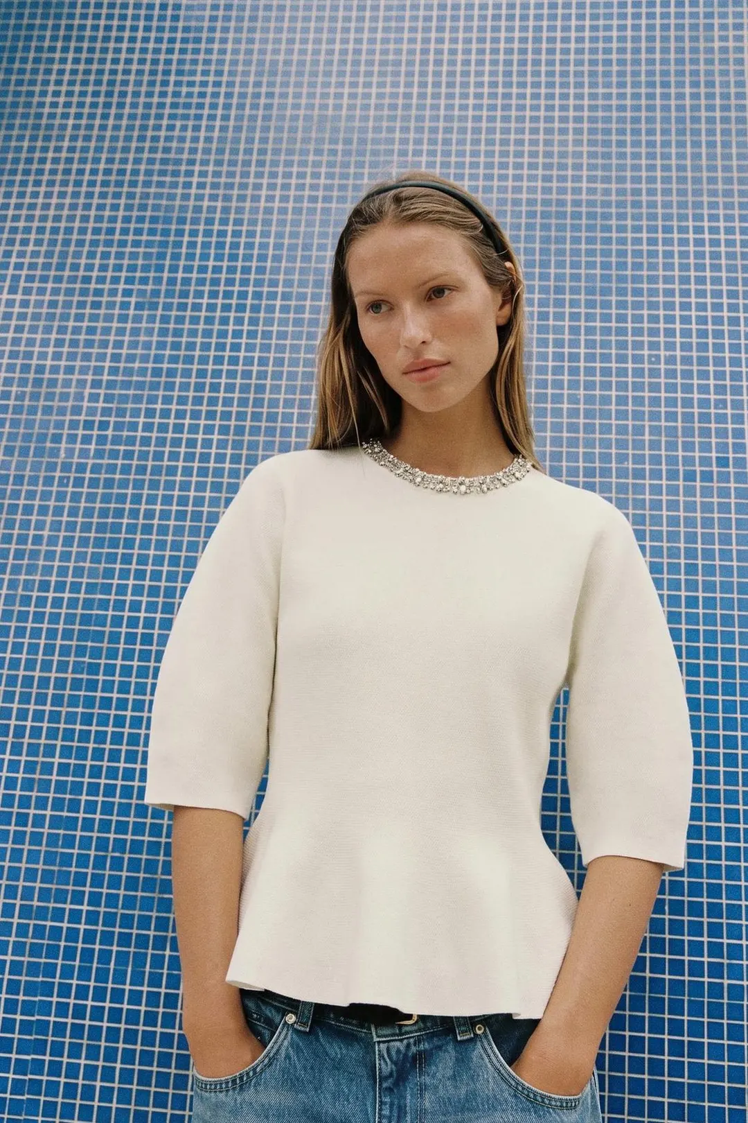 Вязаный топ с декорированным камнями вырезом, Zara