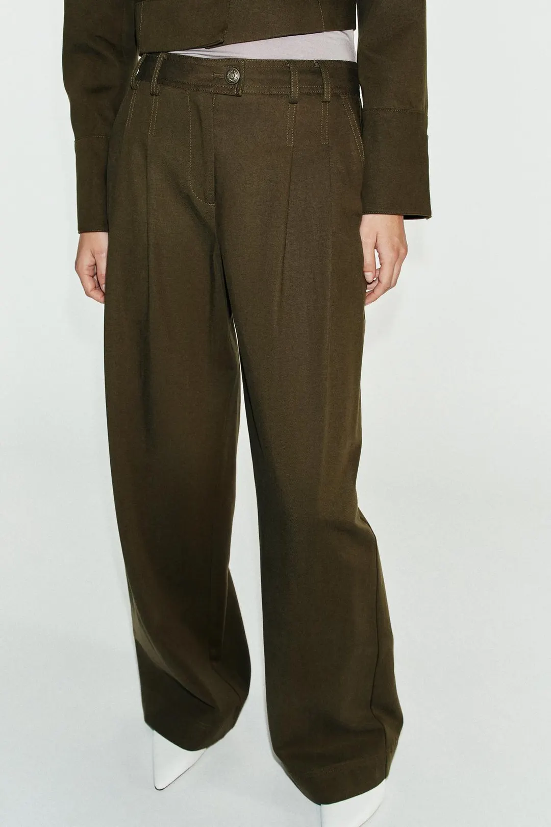 Брюки с защипами и широкими штанинами, Zara