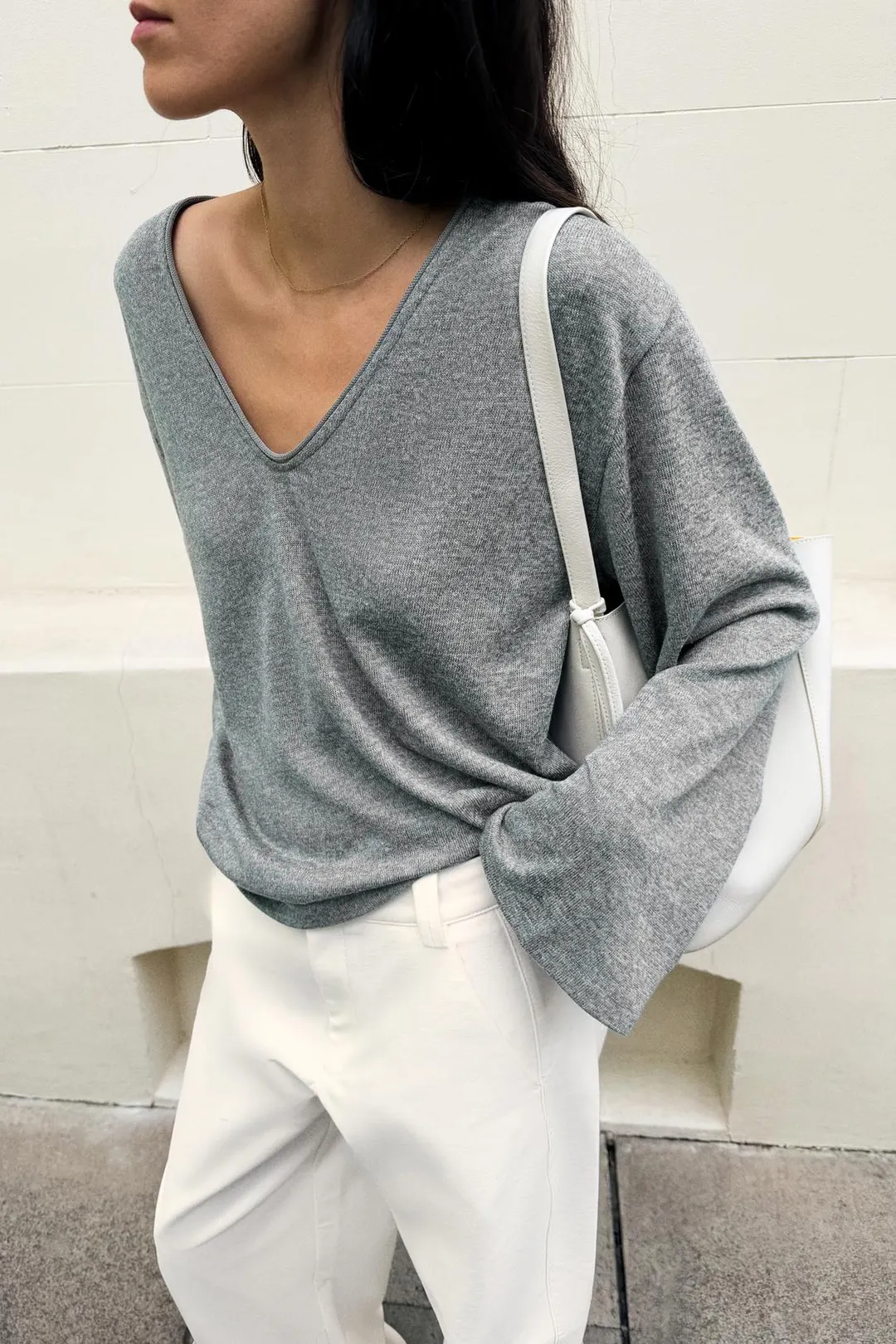 Фактурная футболка с V-образным вырезом, Zara