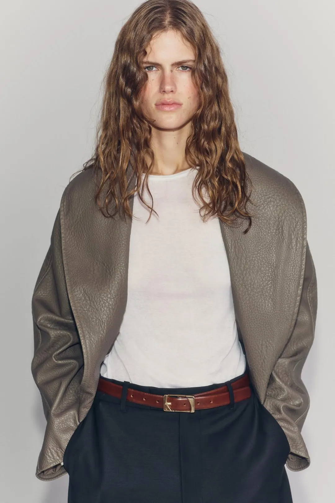 Ремень из 100% кожи с прямоугольной пряжкой, Zara