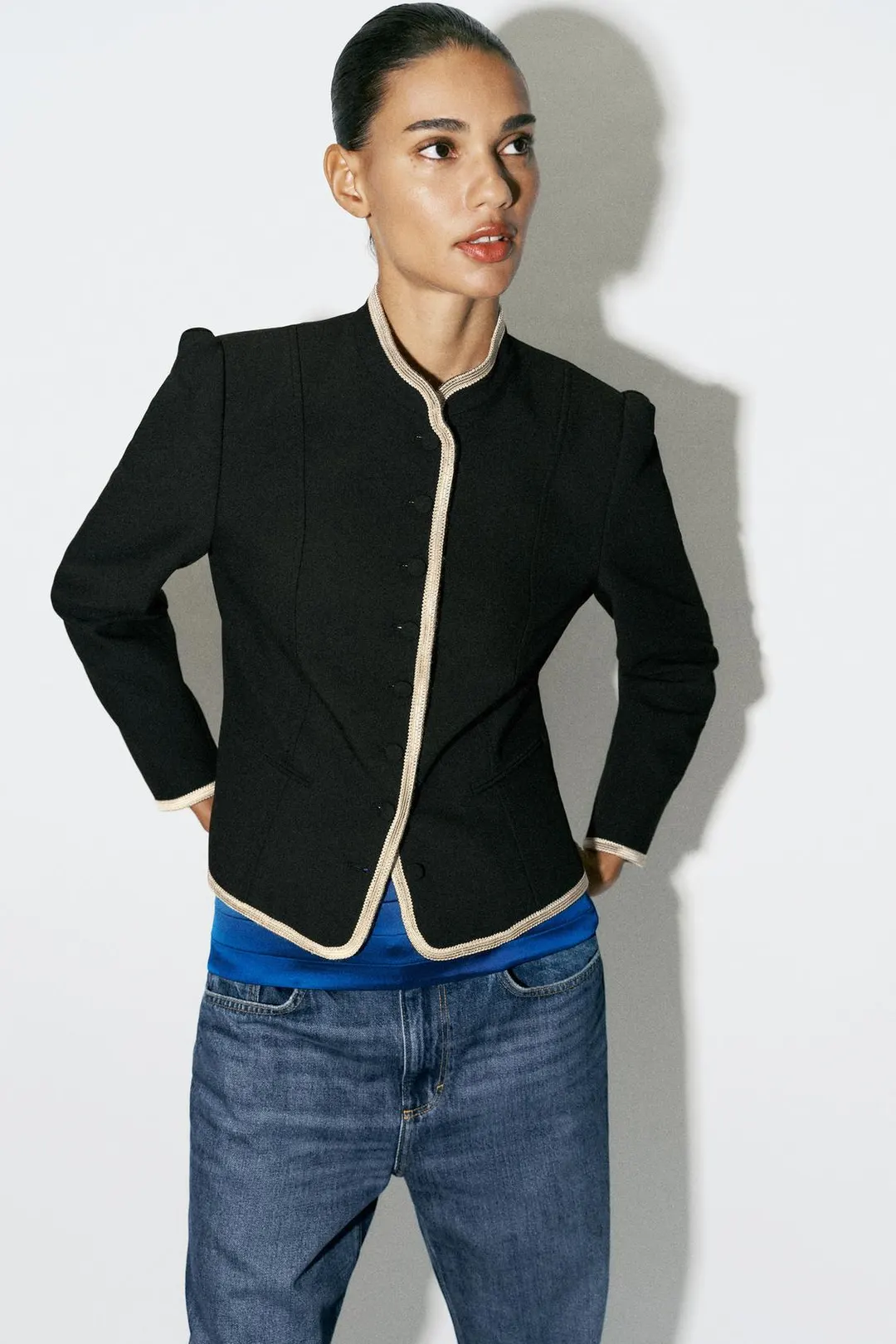 Блейзер с контрастной отделкой, Zara