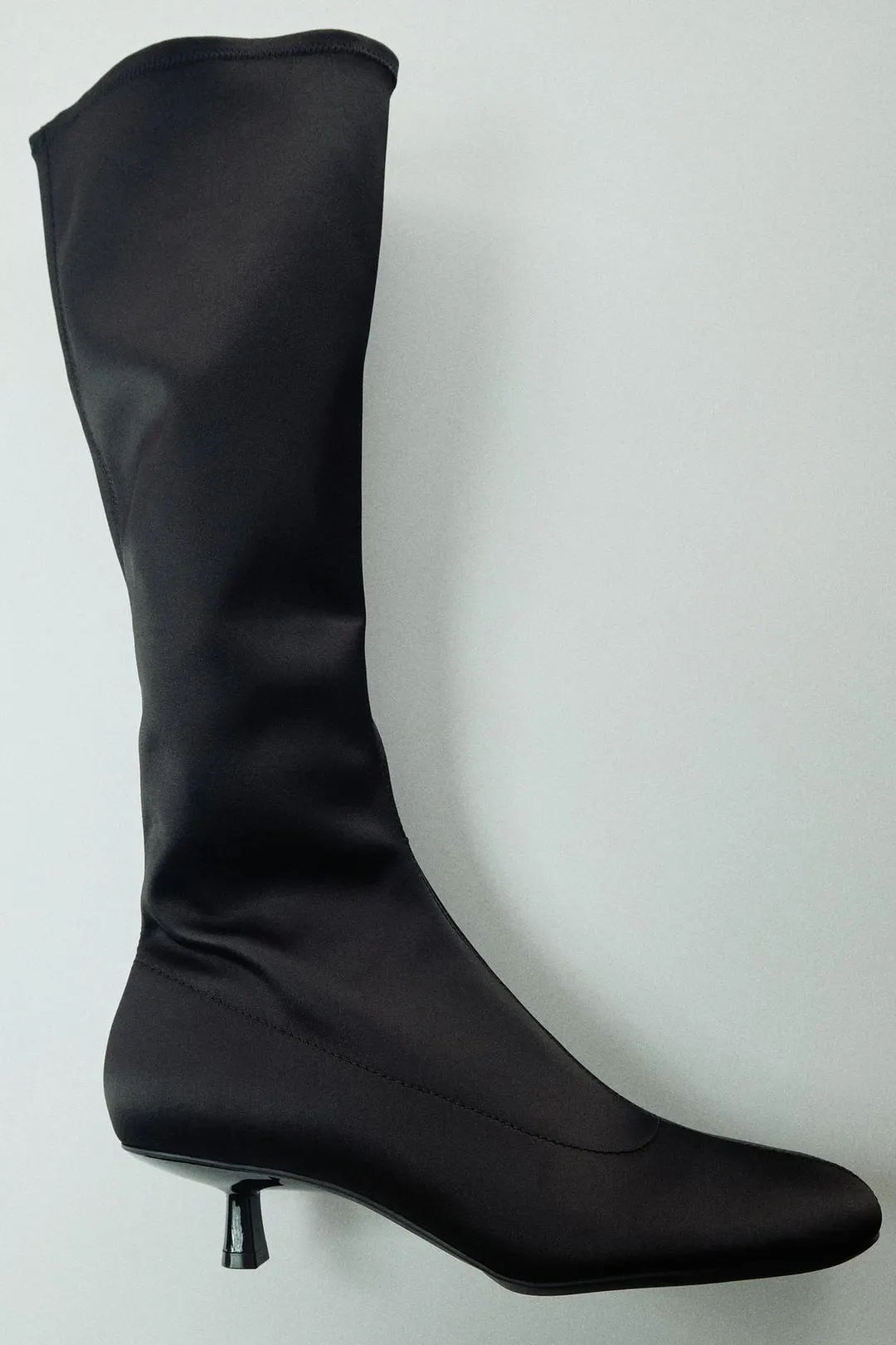 Атласные сапоги на низком каблуке, Zara