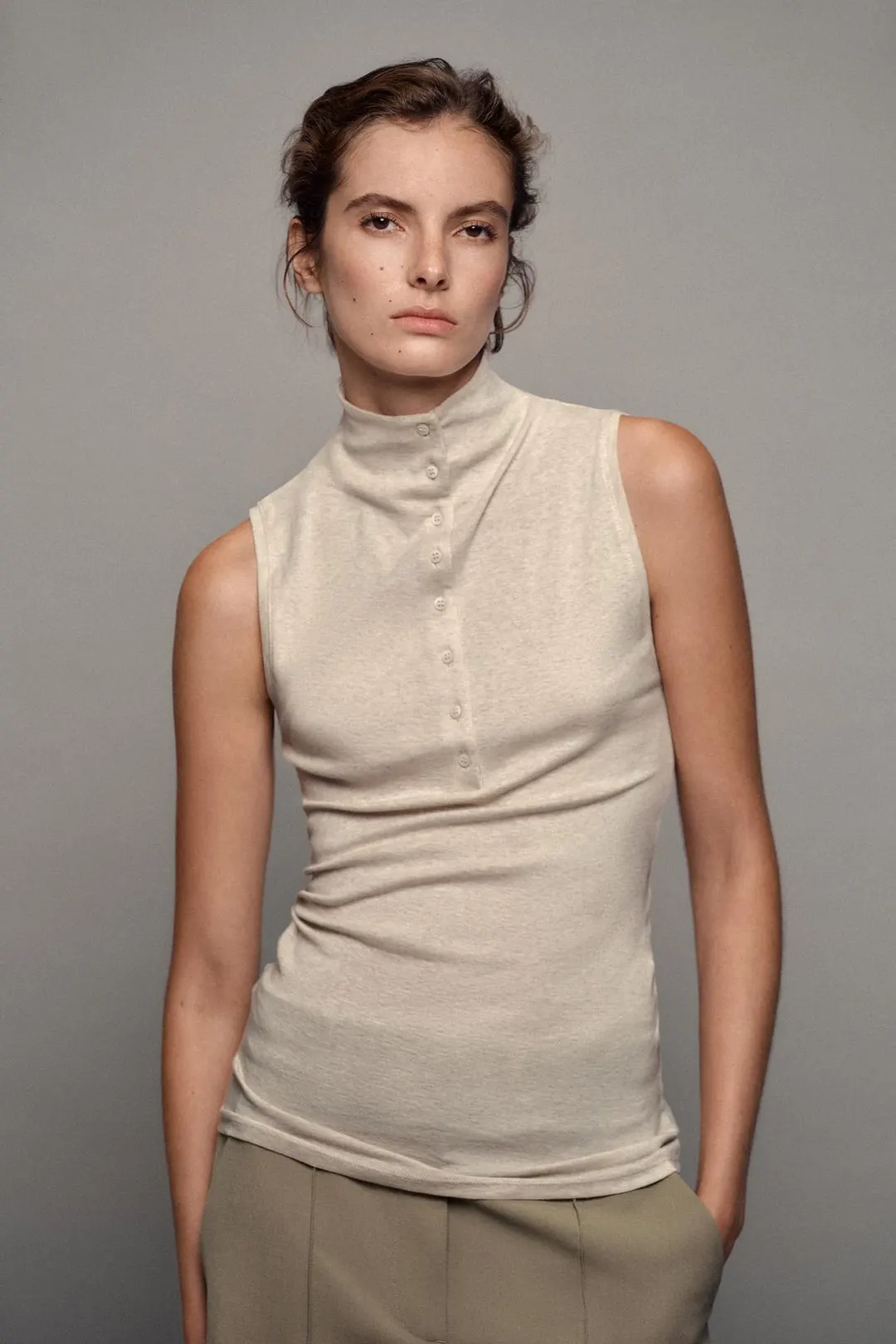 Топ с высоким воротником на пуговицах, Zara