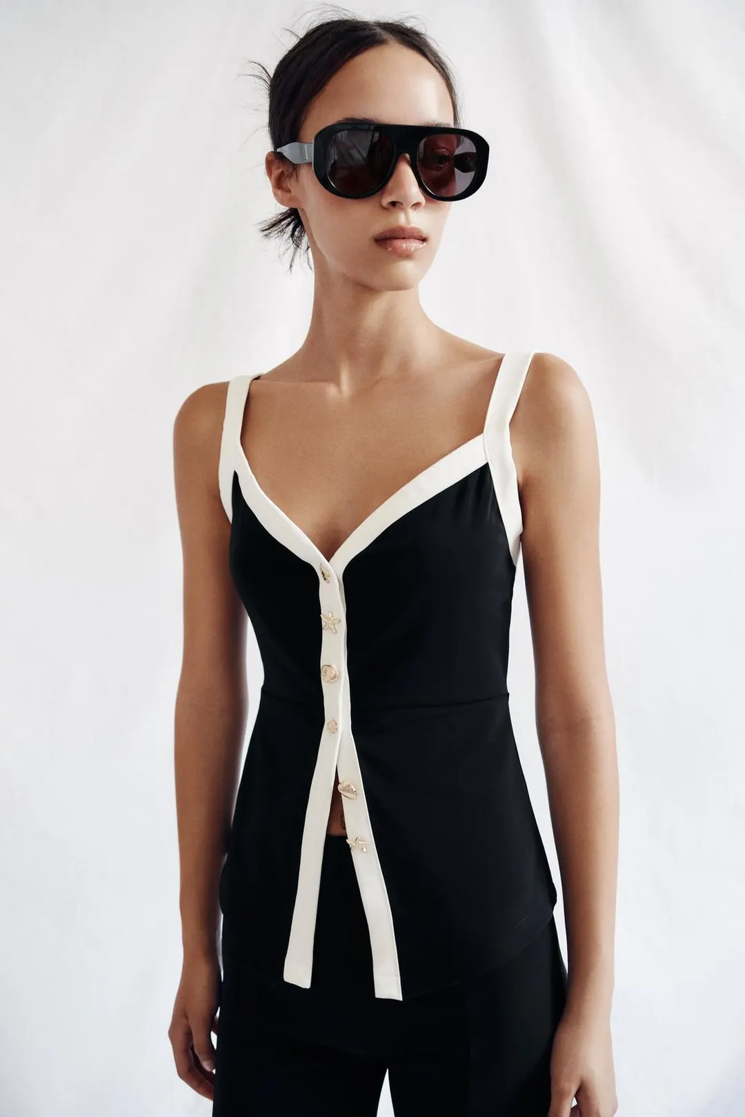 Топ с контрастными пуговицами, Zara