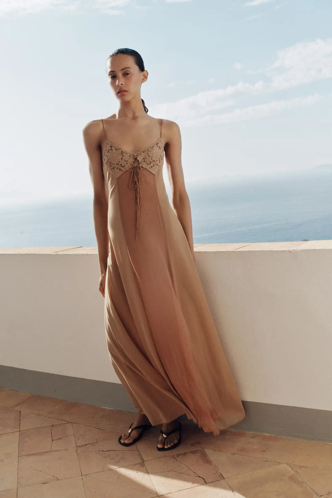 Сандалии без каблука с декоративной деталью, Zara