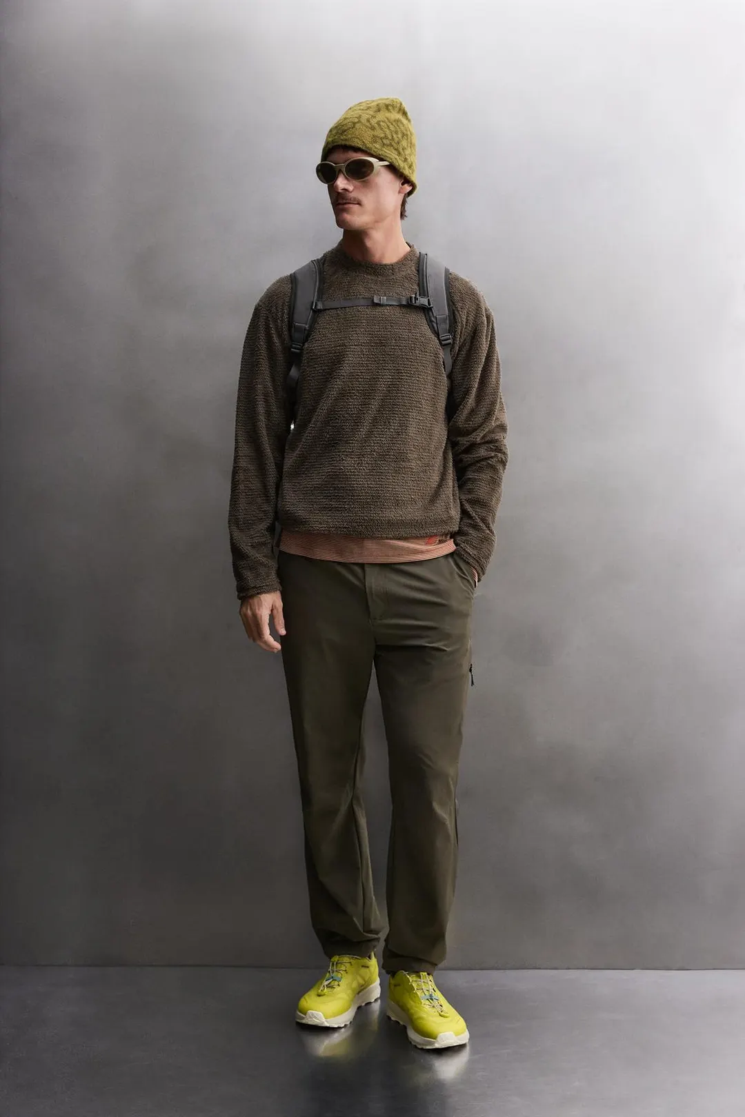 Брюки из технологичной ткани с карманами, Zara