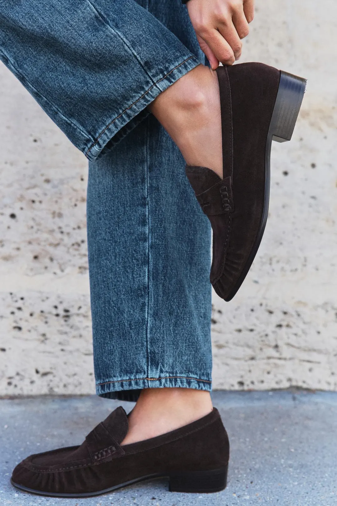 Лоферы из замшевого спилка со сборками, Zara