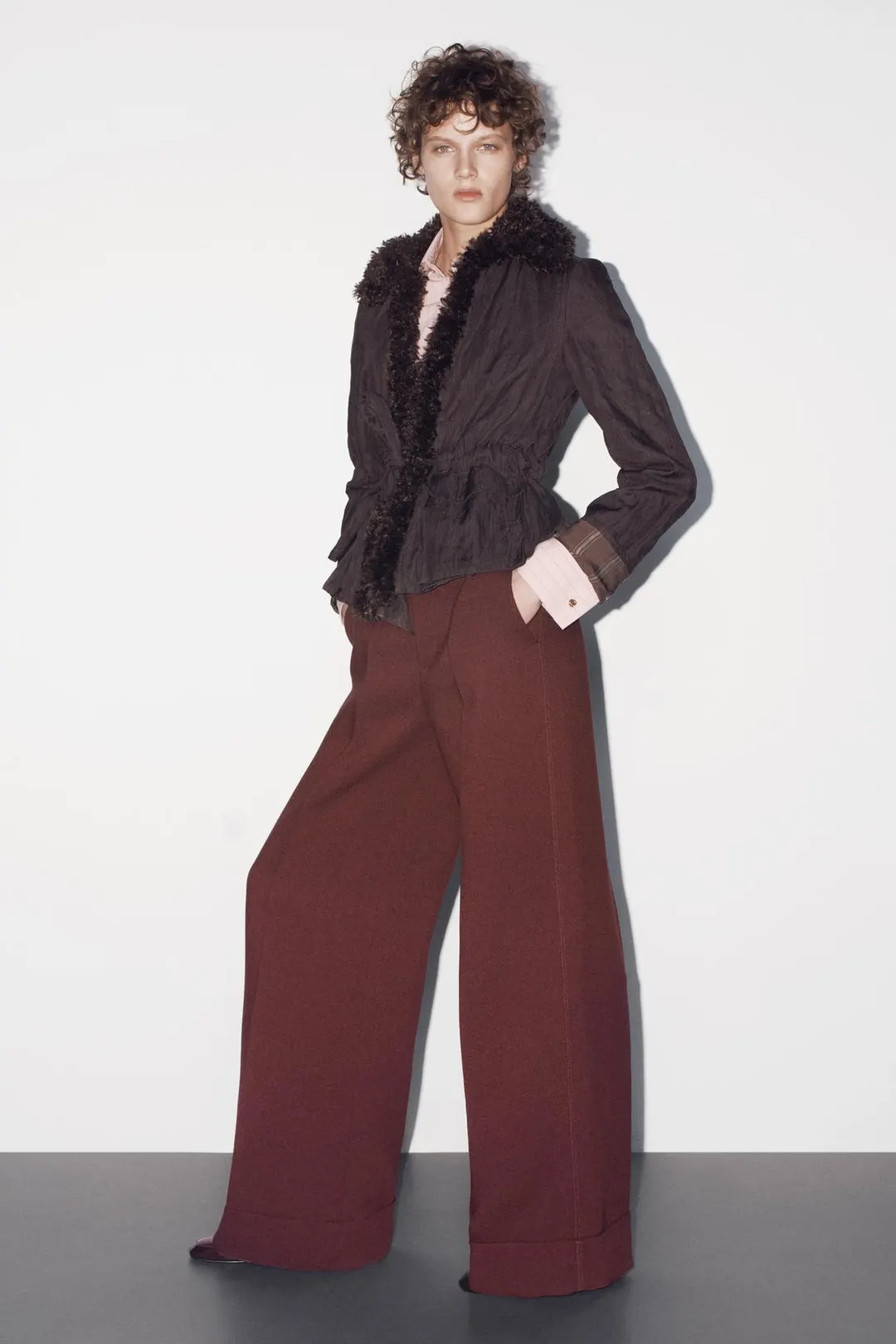 Куртка с воротником из искусственного меха и поясом ZW Collection, Zara