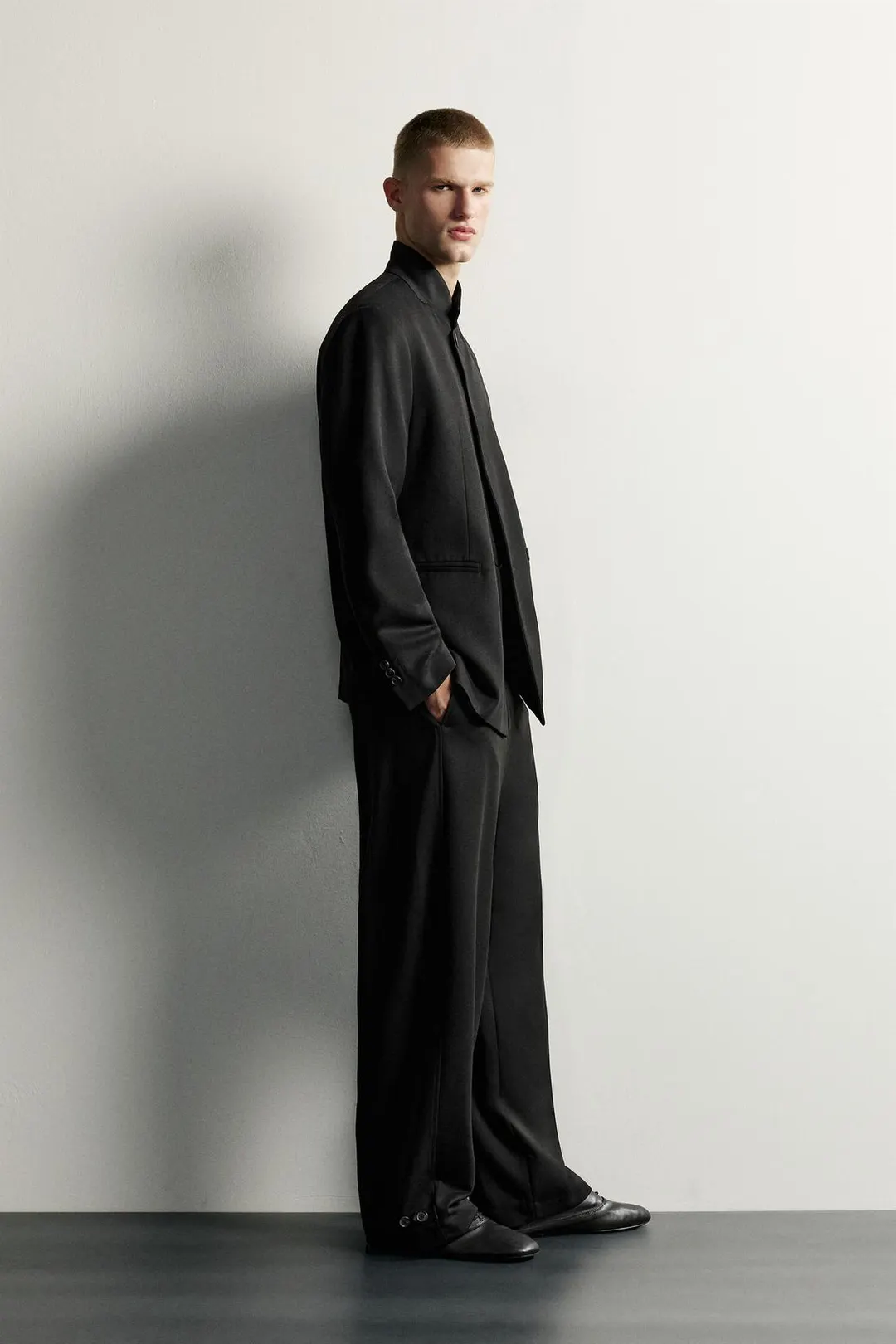 Костюмные брюки бочонки с хлястиком, Zara