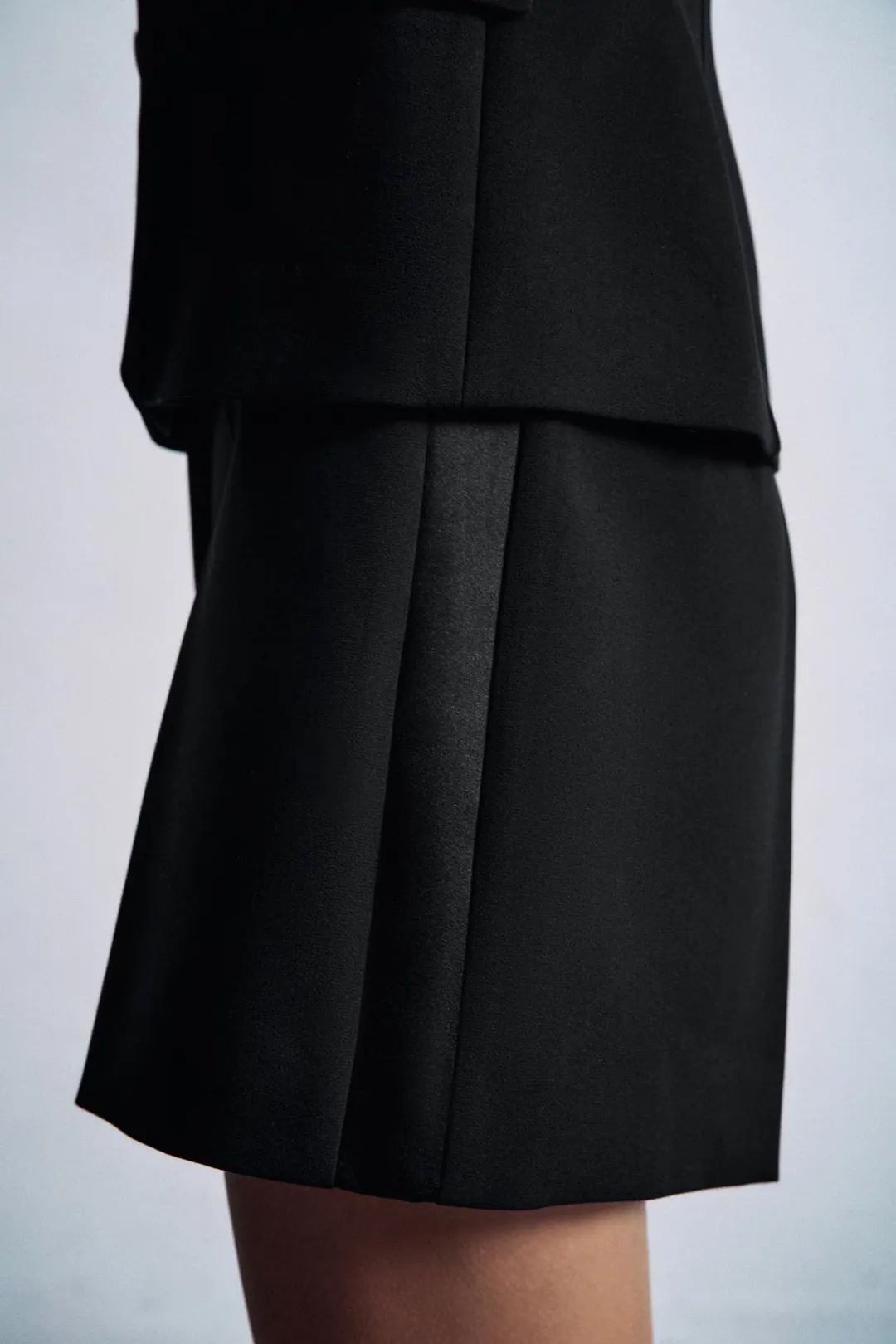 Шорты-бермуды с атласными лампасами, Zara