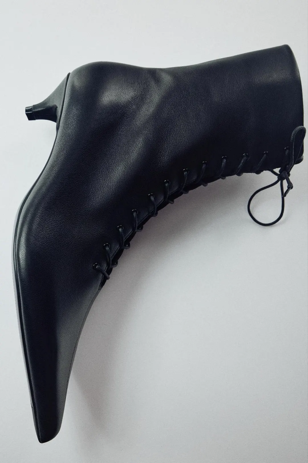 Ботильоны из кожи на каблуке-рюмочке, Zara