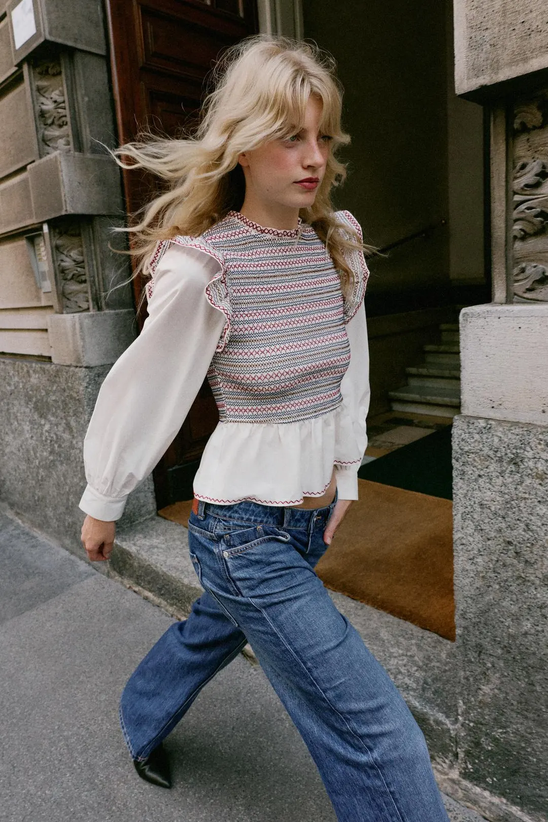 Блузка со сборками и вышивкой, Zara
