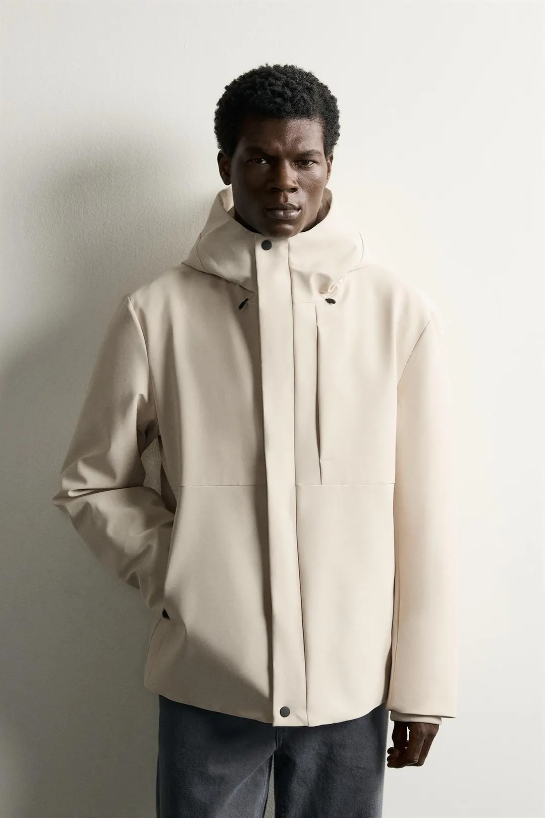 Куртка с капюшоном из водоотталкивающей технологичной ткани, Zara