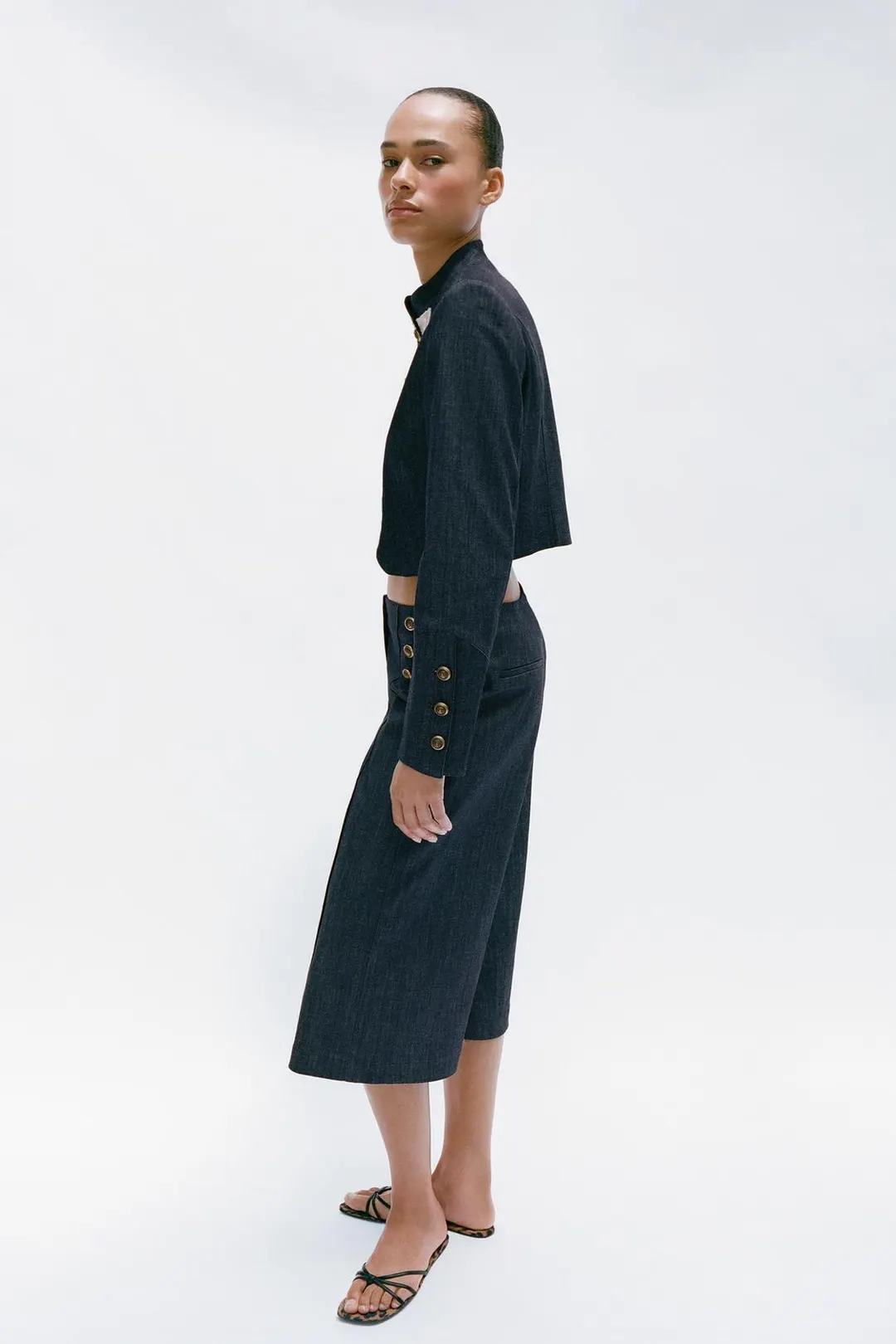 Бермуды удлиненные на пуговицах, Zara